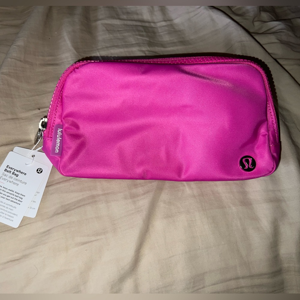 *WITH TAGS* lululemon SONIC PINK everywhere belt bag!!